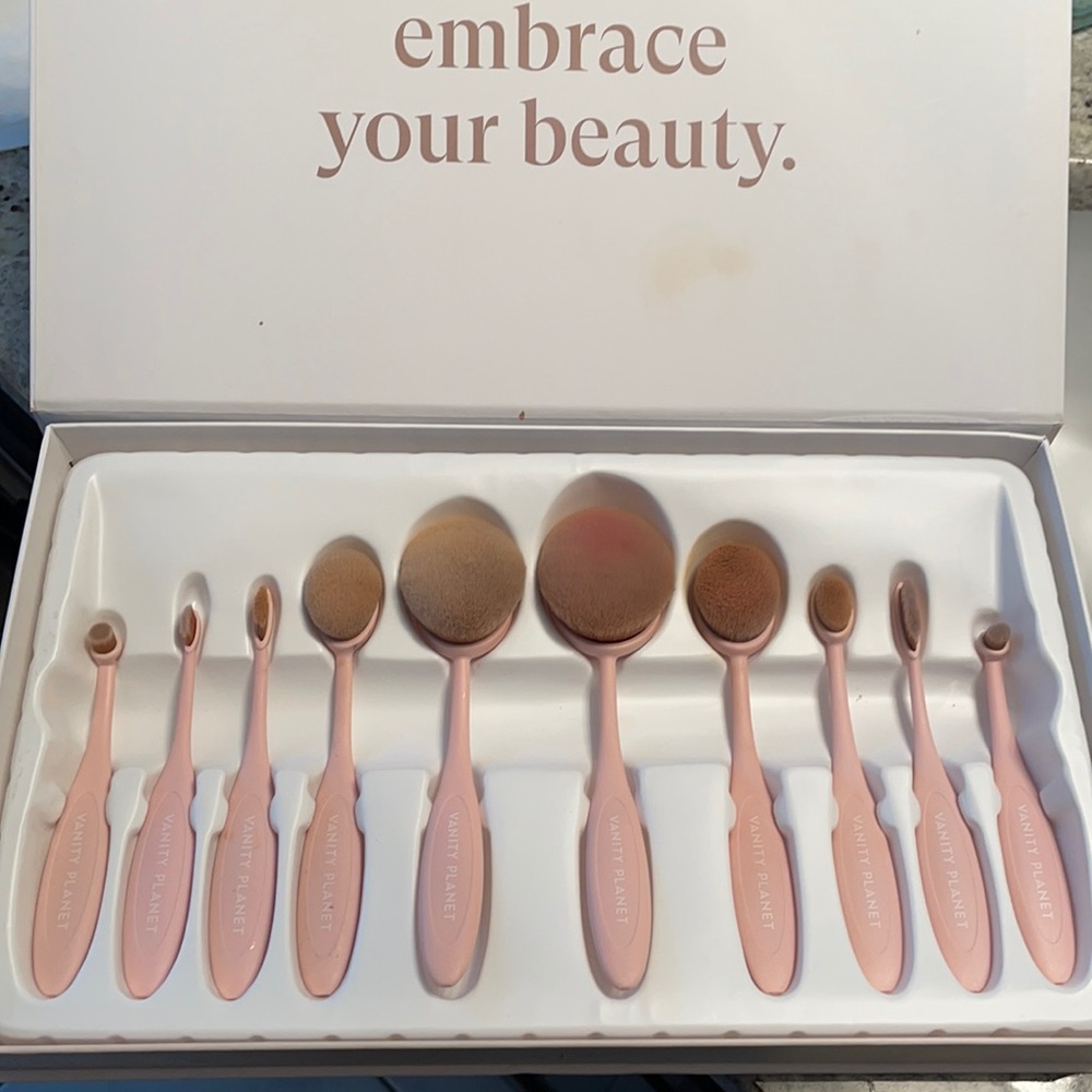 Vanity planet makeup brushes Some brushes lighting used fully cleaned/sanitized.